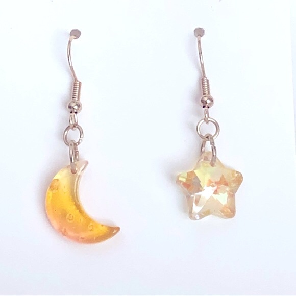 New Handmade Star and Moon Celestial Space Astronomy Astrology Earrings Yellow - Picture 1 of 7